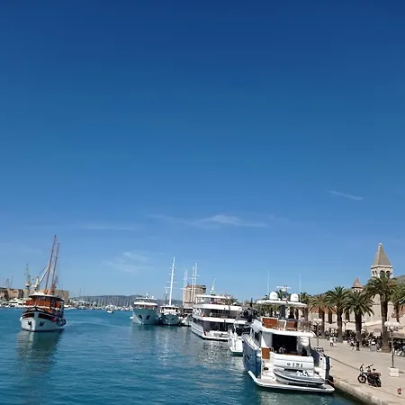 Nely - Sea, Terrace And Peace Apartman Trogir