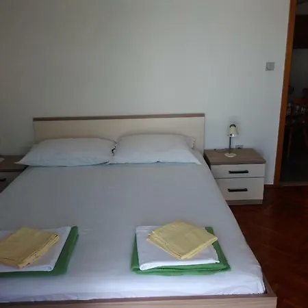 Nely - Sea, Terrace And Peace Apartman *