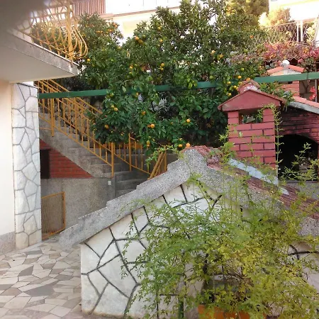 Nely - Sea, Terrace And Peace Apartman *