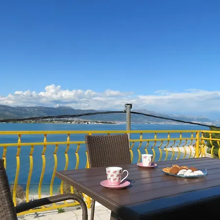 Nely - Sea, Terrace And Peace Apartman *