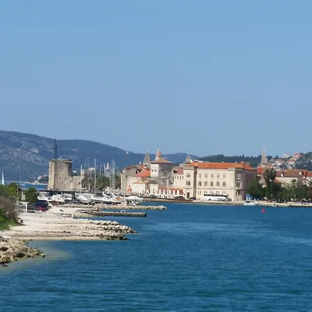 Nely - Sea, Terrace And Peace Apartman Trogir