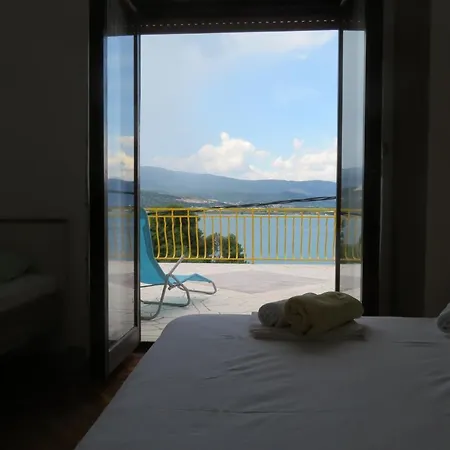 Nely - Sea, Terrace And Peace * 特罗吉尔